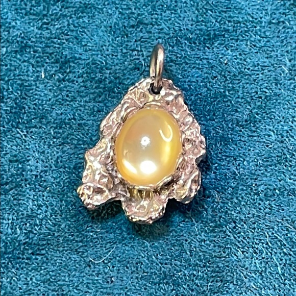 Elegant Silver Lemon Quartz Pendant - Picture 1 of 4
